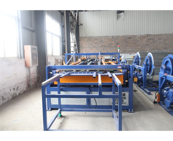 風(fēng)管生產(chǎn)線六線