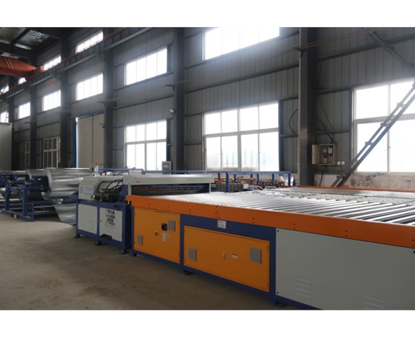 風(fēng)管生產(chǎn)線六線