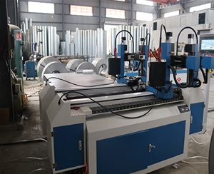 角鐵法蘭四槍自動(dòng)焊接生產(chǎn)線 (2)